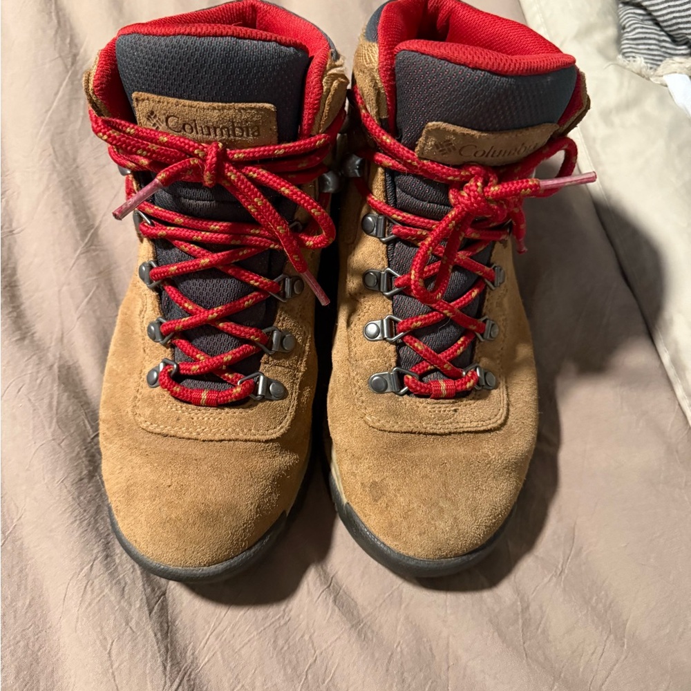 Columbia Newton Ridge Hiking Boots GUC